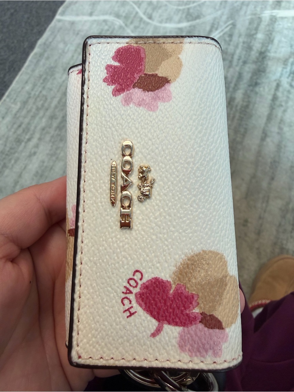 Coach White Floral Key Pouch with Gold Logo 6 key cles